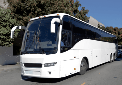 Duży nowoczesny autokar.