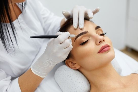 eyebrow microblading procedure