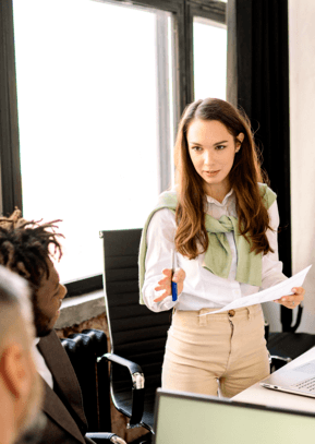 Locutor en estudios de radio