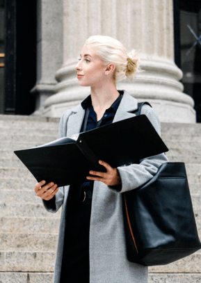Equipo en sala de postproducción