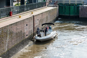 Trening pływania w ślizgu kobieta