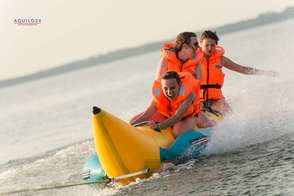 Holowanie dziewczyn na bananie