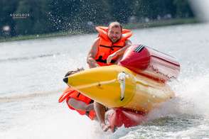 Holowanie chłopaków na bananie