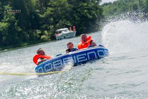 Holowanie koło z rodziną