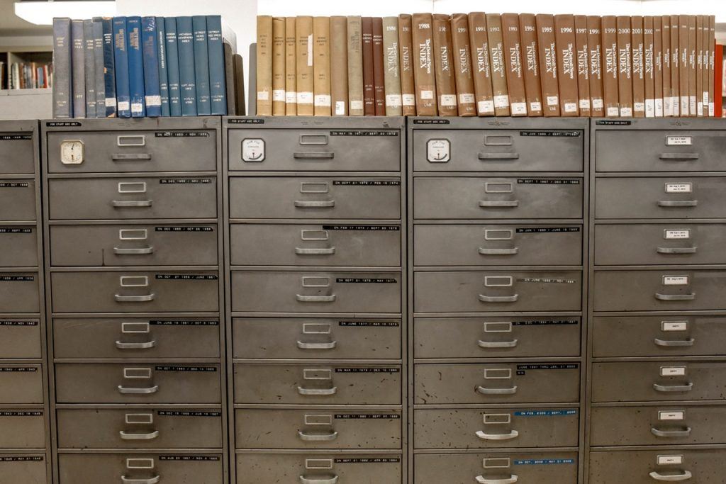 file-cabinets-1370294 (1) Remember file cabinets at doctor’s? Try putting THAT into your smartphone.