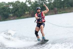 holowanie na wakeboard siła