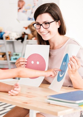 Locutor en estudios de radio