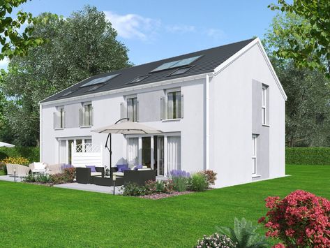 Wei&szlig;es, modernes Mehrfamilienhaus mit Terrasse und Garten