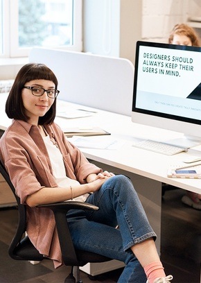 Equipo en sala de postproducción