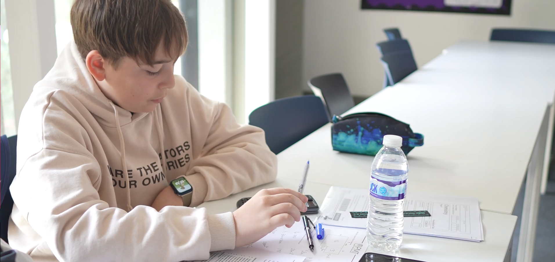 Free trial lesson – GCSE & A-Level tuition Ilford Student focused on GCSE studies at Ilford tuition centre