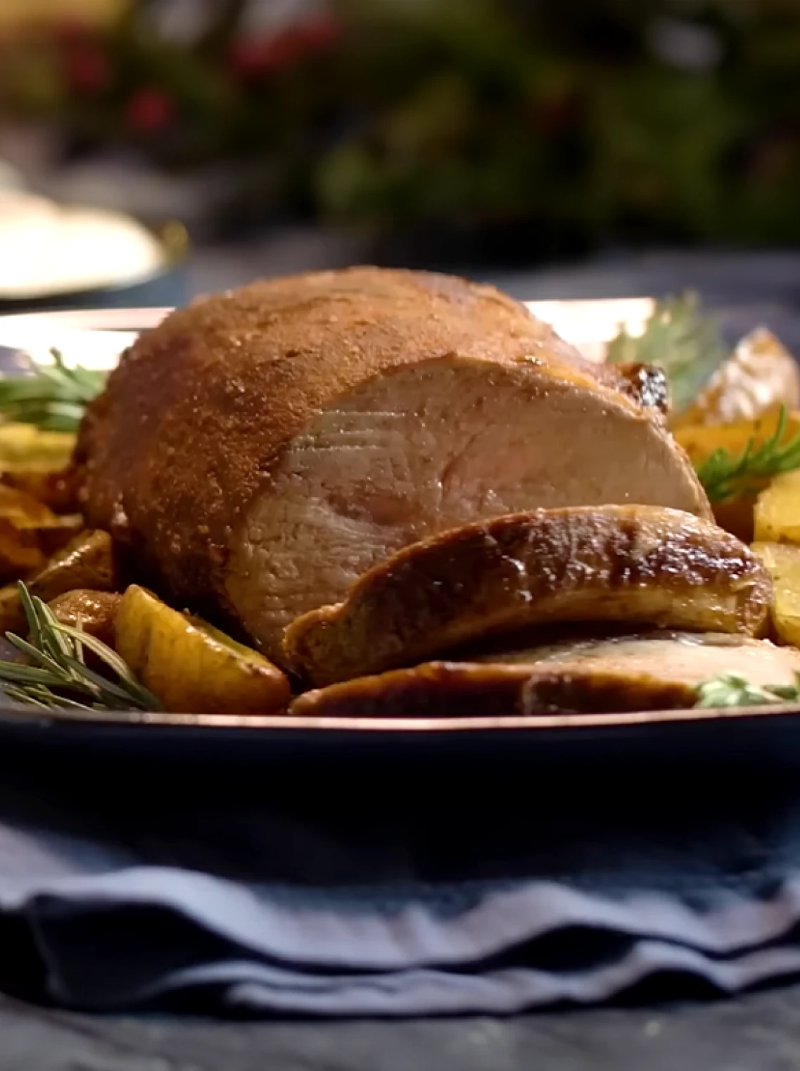 Box Mięso schabowe z marynatą na talerzu