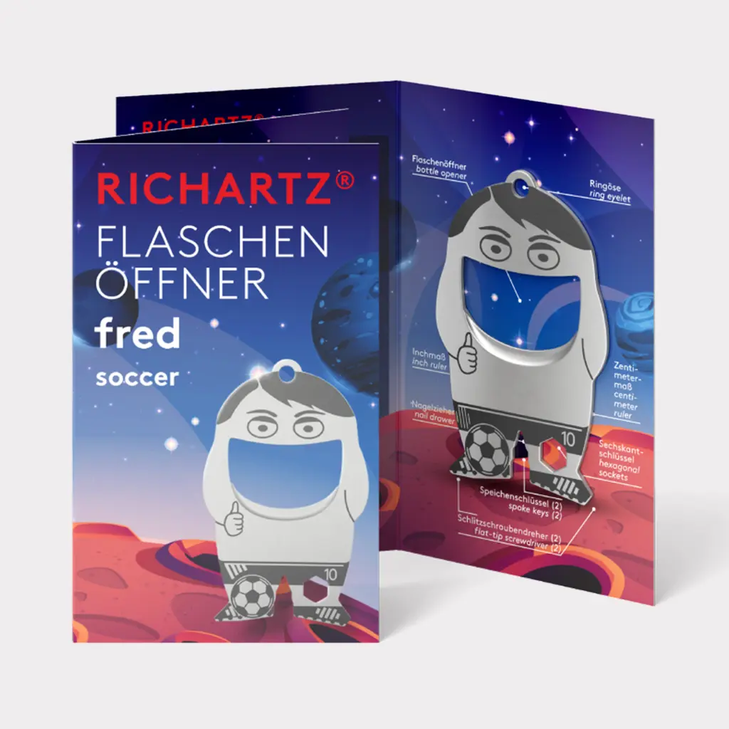 Der Flaschen&ouml;ffer Fred Soccer &ndash; Praktisches Fan-Giveaway f&uuml;r den Alltag.