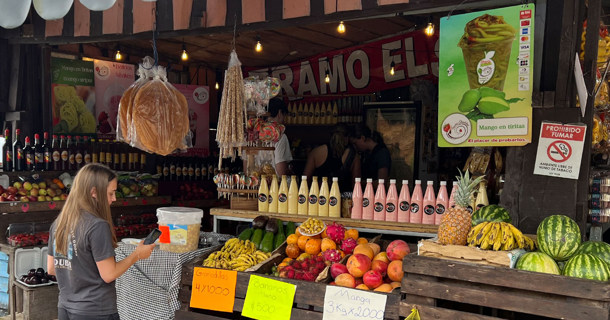 Shopping in Heredia An outdoor market in Heredia, Costa Rica