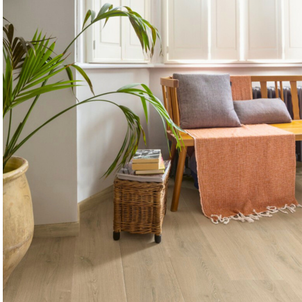 Winylowe panele z kolekcji Ciro to połączenie luksusowego designu i wyjątkowej trwałości. Są ciche, komfortowe w użytkowaniu i odporne na wodę, co czyni je idealnym wyborem do pomieszczeń o dużej wilgotności. Salony Fachowiec: Kraków, Kielce, Busko-Zdrój, Kazimierza Wielka.