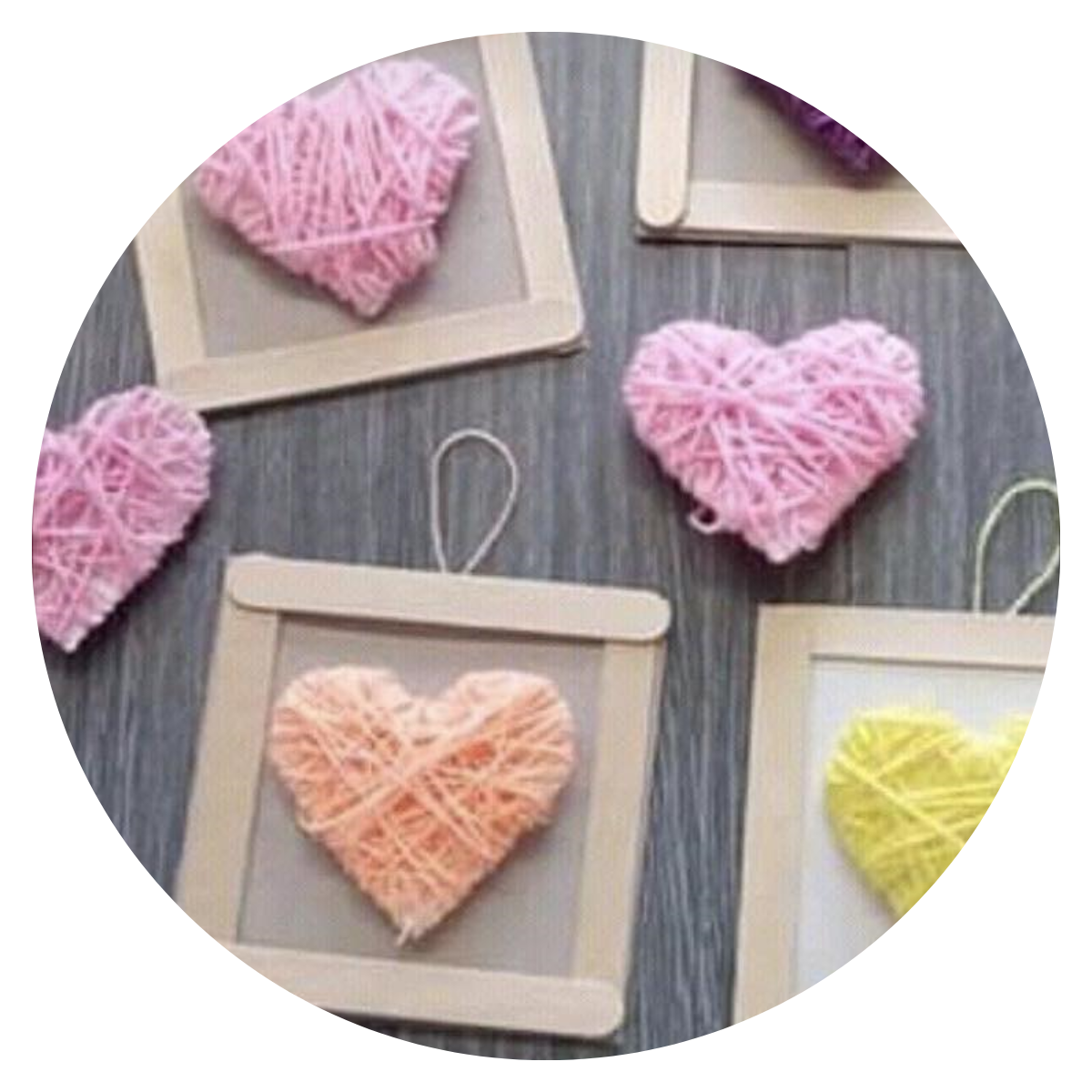 Uczestniczki kolonii podczas gry terenowej.