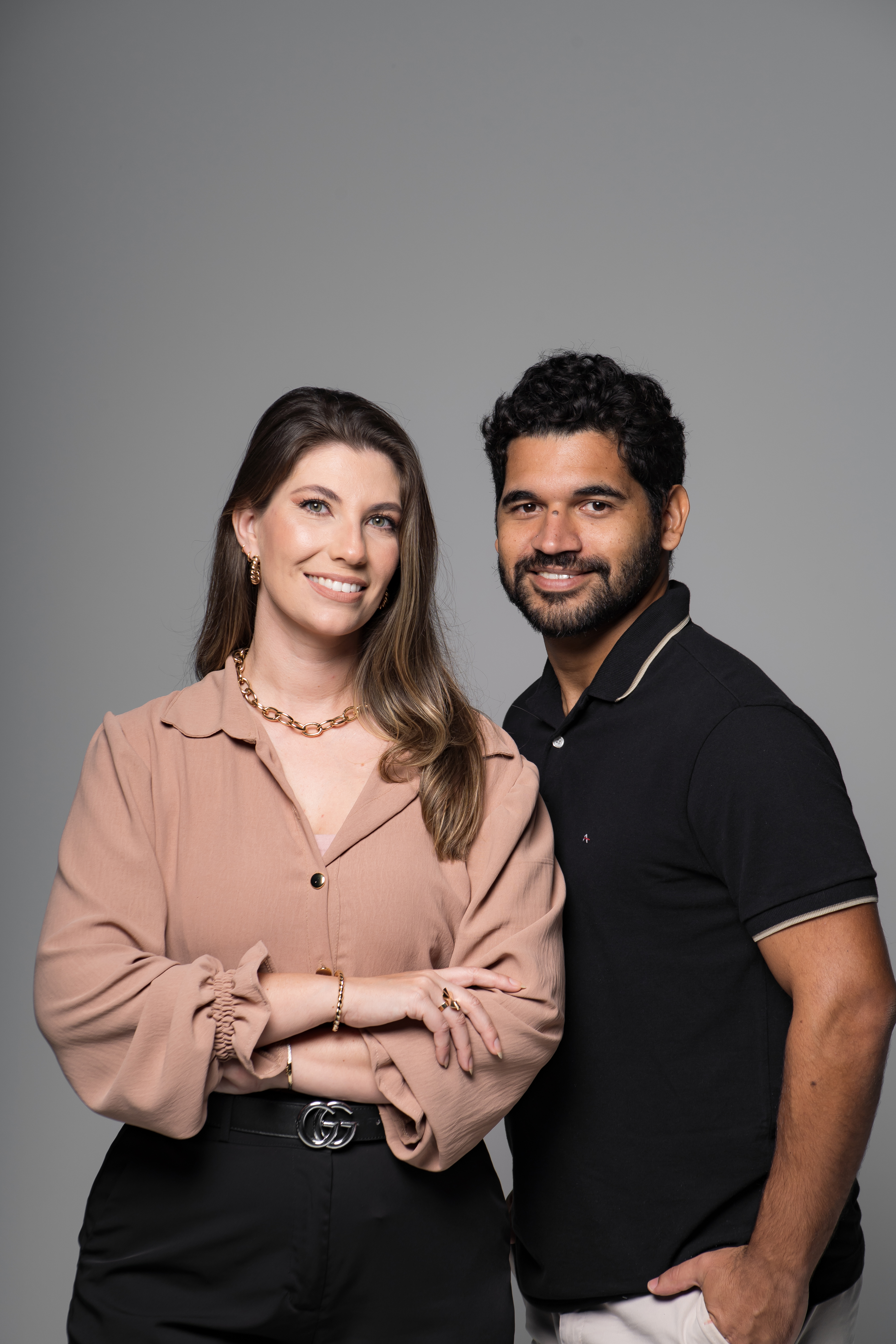Mulher em retrato de moda com atmosfera sofisticada