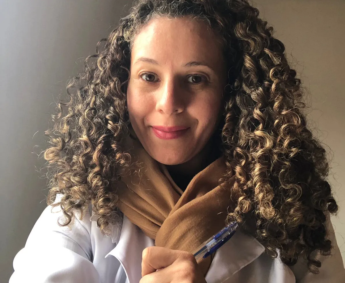 Imagem da terapeuta Danielle Gracina