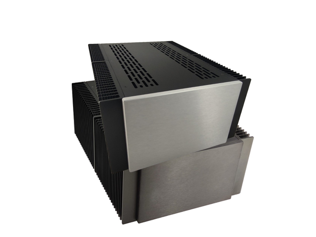 Obudowy SLIMLINE Obudowy SLIMLINE ułożone w stos, różne kolory i wymiary