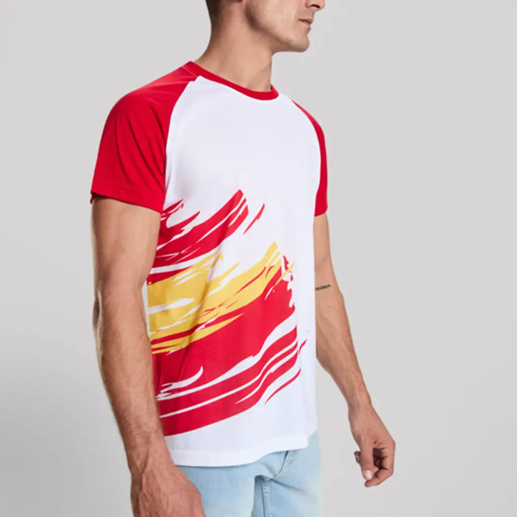 Fan-T-Shirt im Spanien-Design (Rot mit gelben Brush-Elementen und gelben Raglan-&Auml;rmeln) aus hochwertigem Polyester mit Baumwollgef&uuml;hl.
