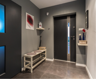 Drzwi antywłamaniowe zewnętrzne – bezpieczeństwo domu | Salony Fachowiec Drzwi antywłamaniowe w nowoczesnym budynku – wysoki poziom ochrony i solidna konstrukcja