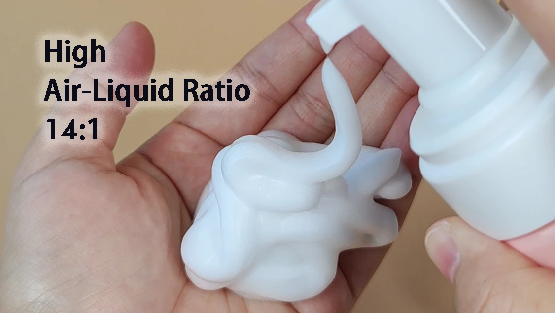 Rich foam dispensing from a pump head