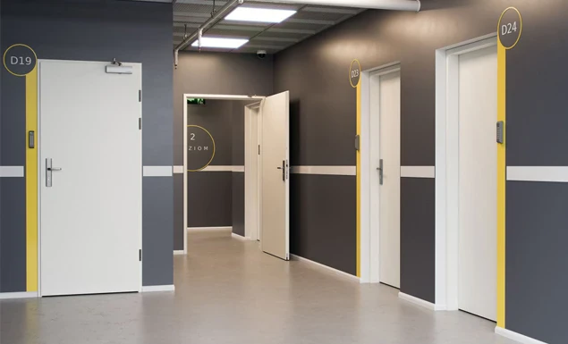 Drzwi techniczne to uniwersalne rozwiązanie, które sprawdza się w wielu sytuacjach i miejscach, gdzie standardowe drzwi nie spełniłyby swojej funkcji