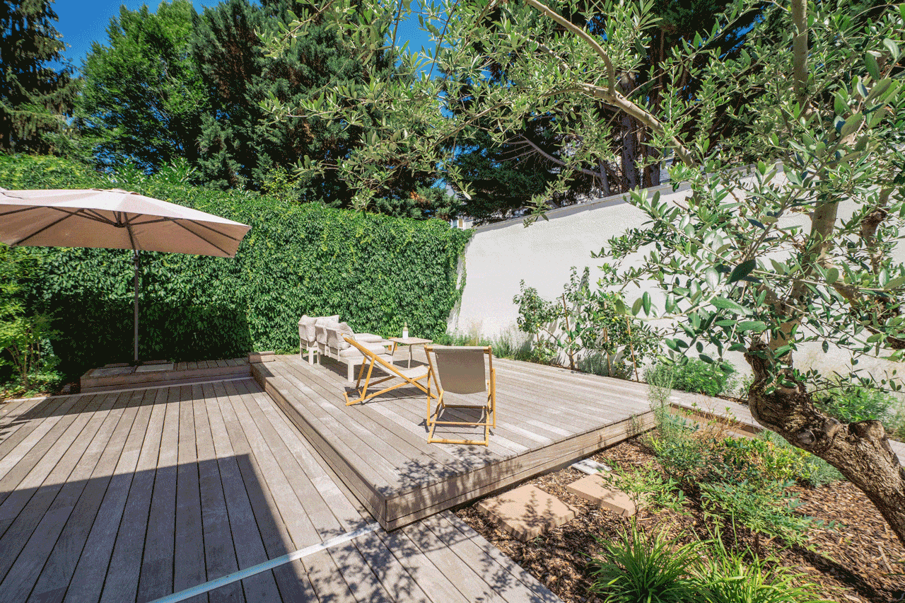Une terrasse mobile pour r&eacute;cup&eacute;rer des m&egrave;tres carr&eacute;s