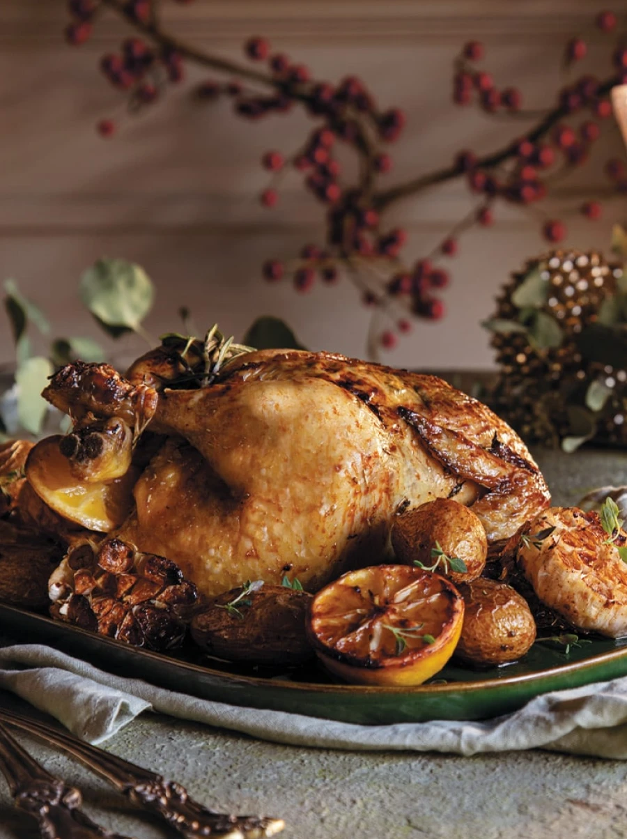 Box Kurczak upieczony podany w całości na talerzu