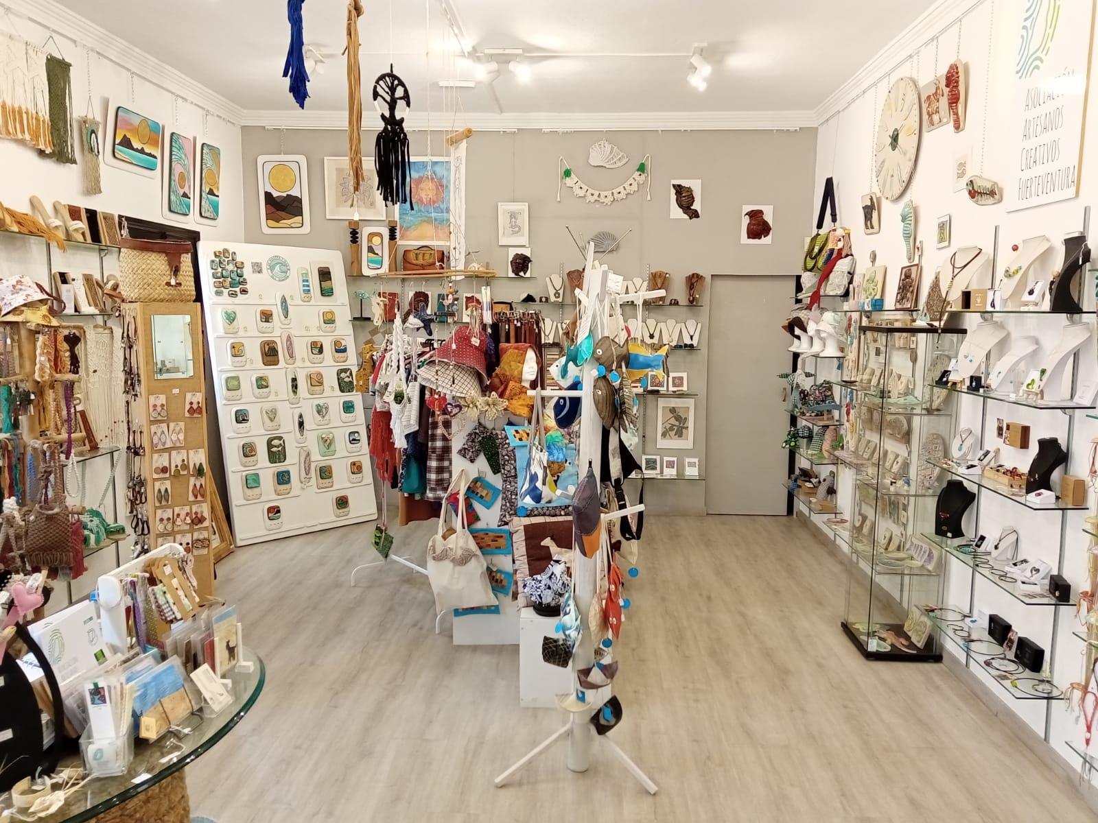 Tienda-aeropuerto-artesanía-fuerteventura Comprar artesanía fuerteventura