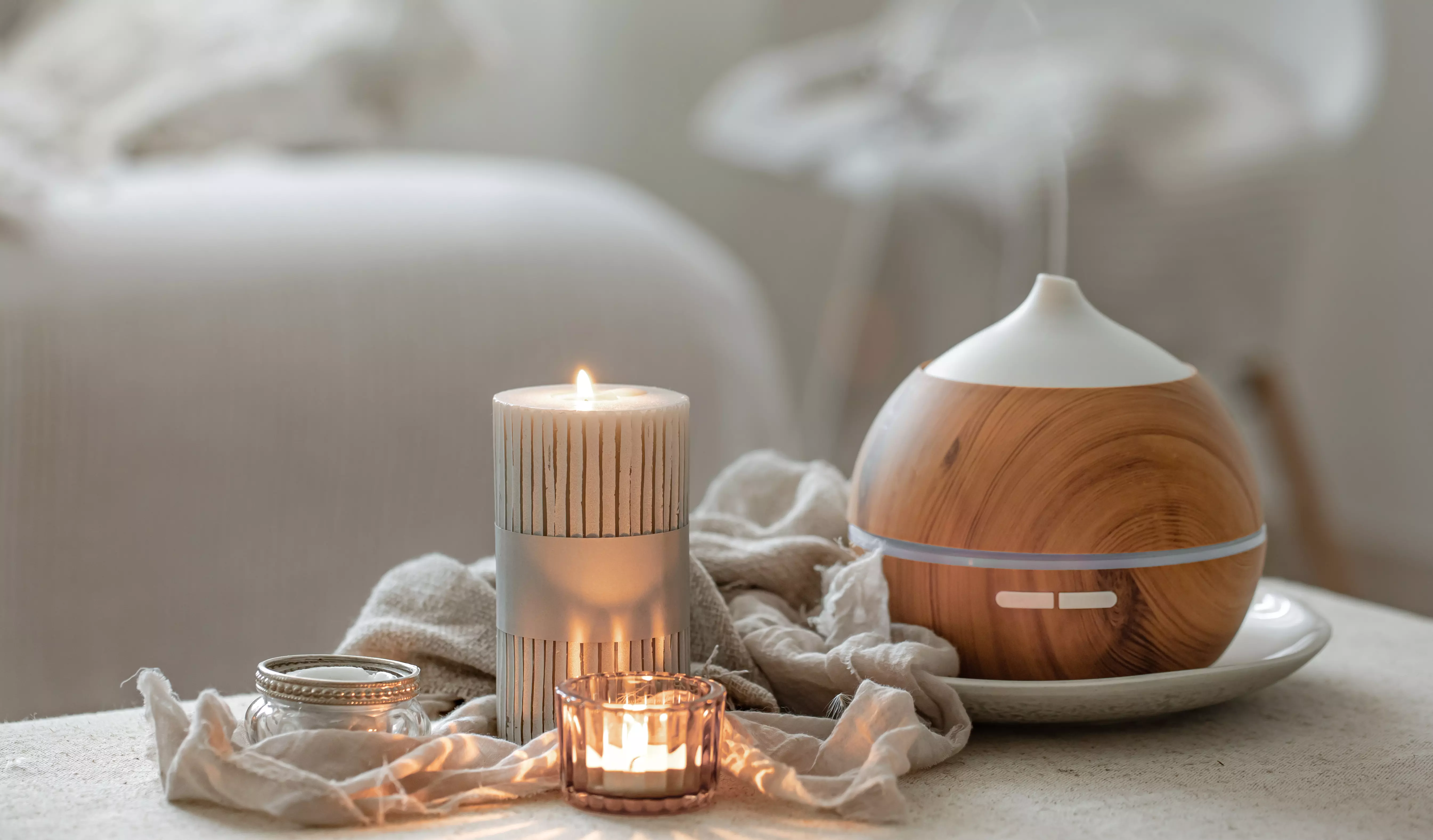 Imagem de velas com aromas terapêuticos