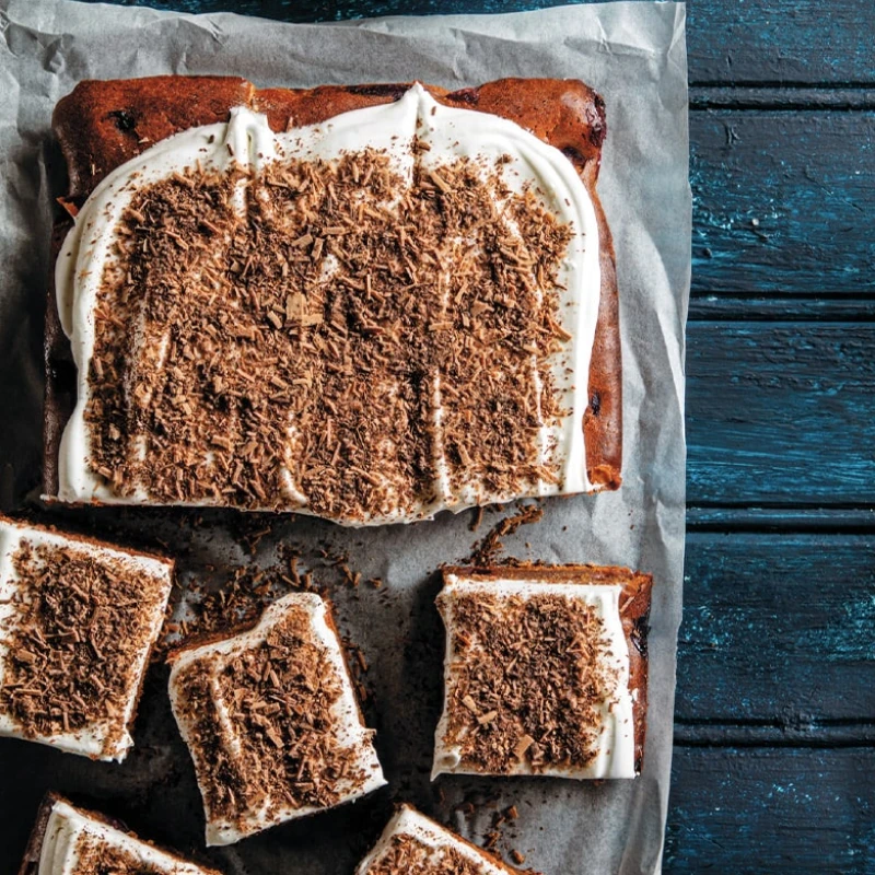 Ciasto czekoladowe pokrojone na kawałki