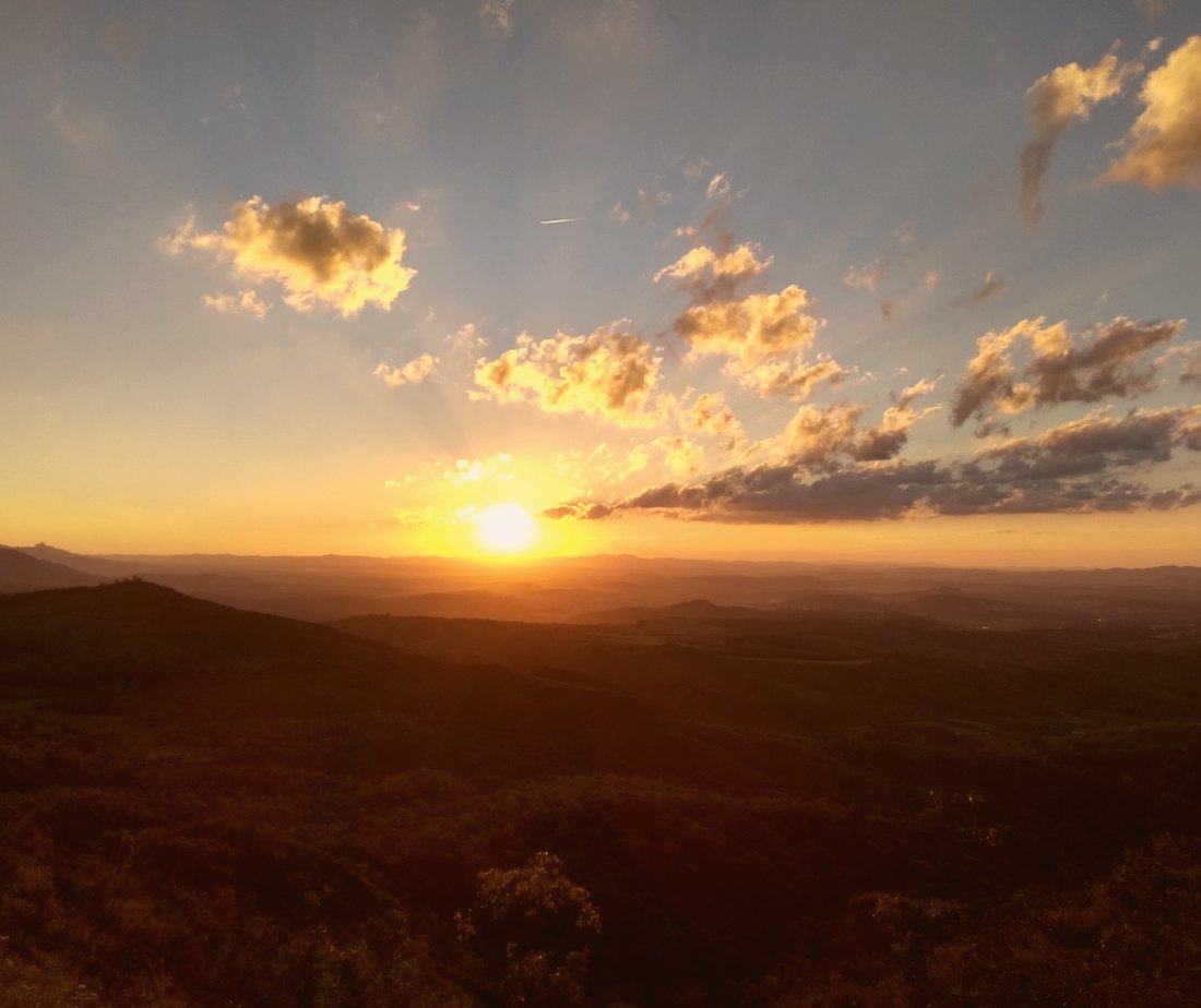 Pôr do sol visto da Serra de Brumadinho