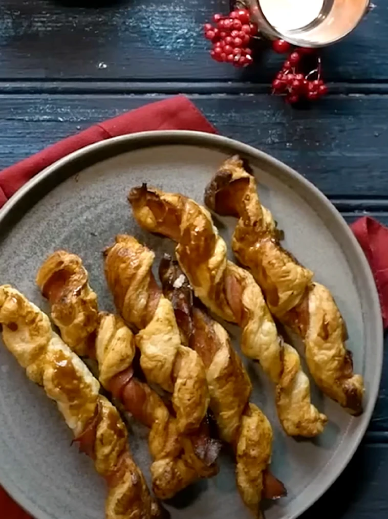 Box 5 paluch&oacute;w z ciasta francuskiego na talerzu