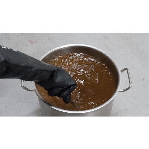 Mixing and covering oil