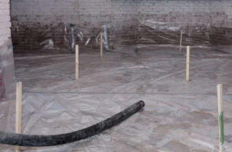 Kruipruimte isoleren met schuimbeton