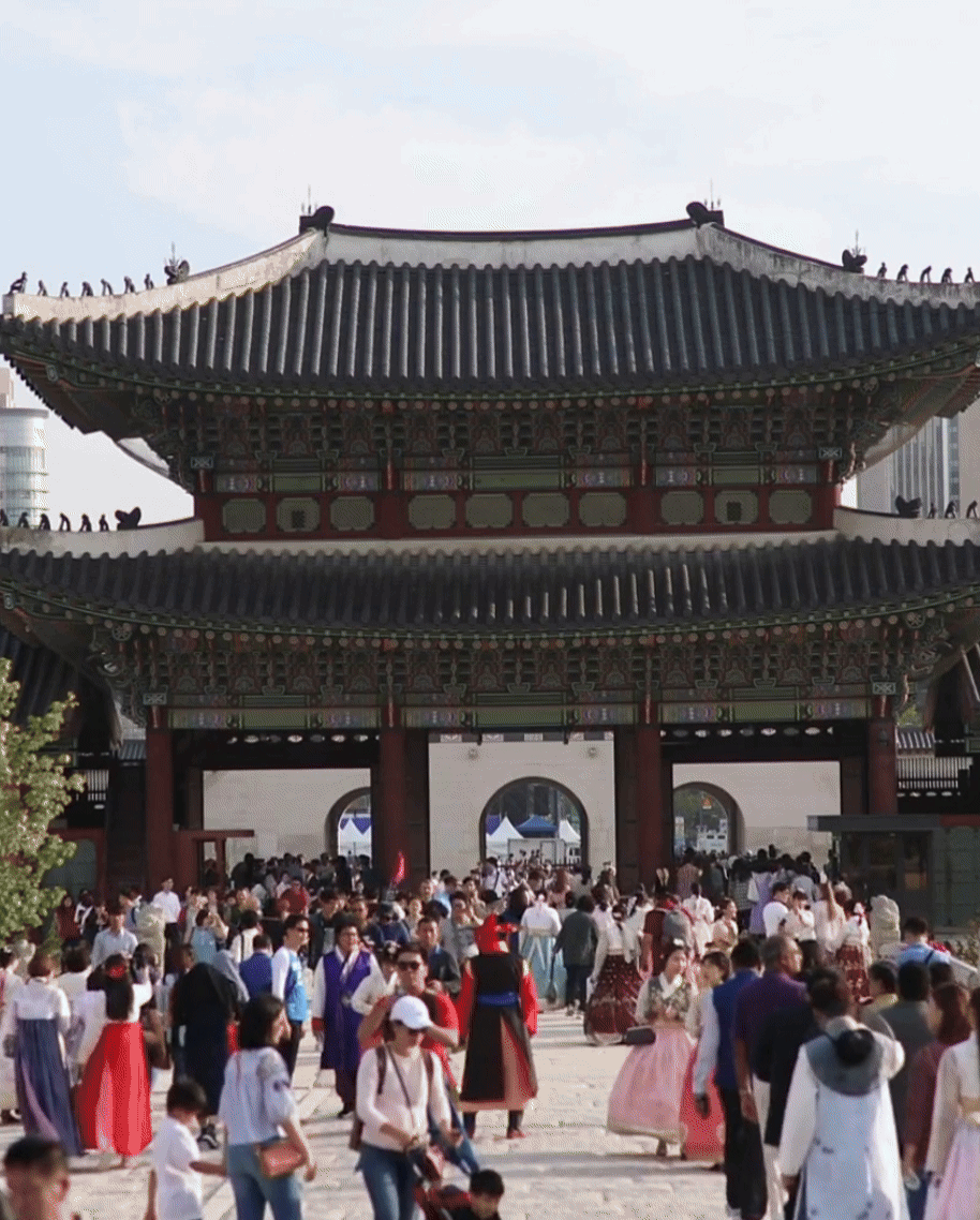 3 slide gif video highlighting India, including the Holi Festival, a temple, and traditional clothing.