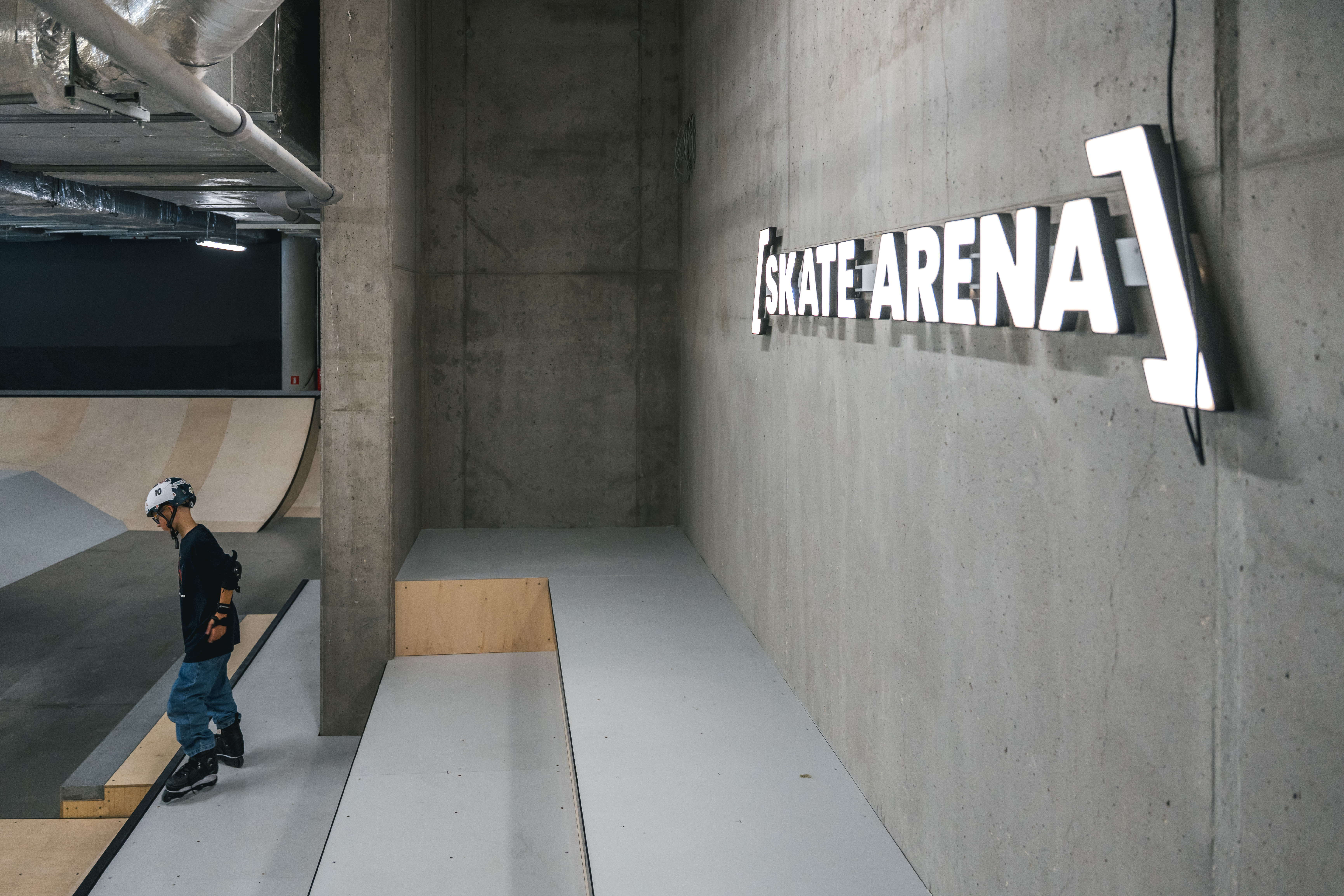 SkateArena – podświetlony logotyp