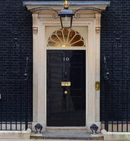 Wejście do Downing Street.
